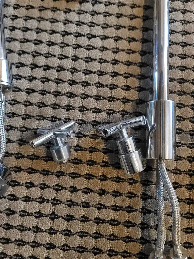 La Toscana Elba 8" Lavatory Faucet in Plumbing, Sinks, Toilets & Showers in Calgary - Image 4