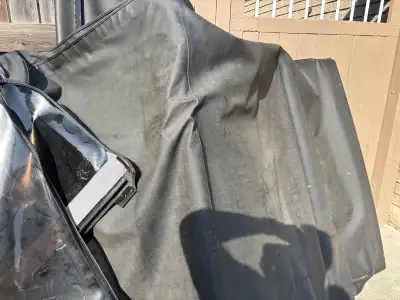 Jeep Wrangler JK soft top For 4 door Jeeps 2007-2018 Back window still attached as zipper came apart