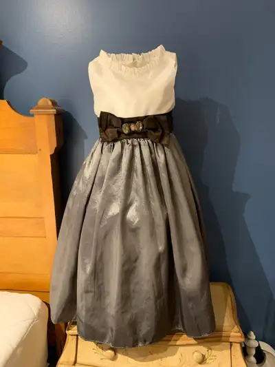 Dress girl size 7-8, View more