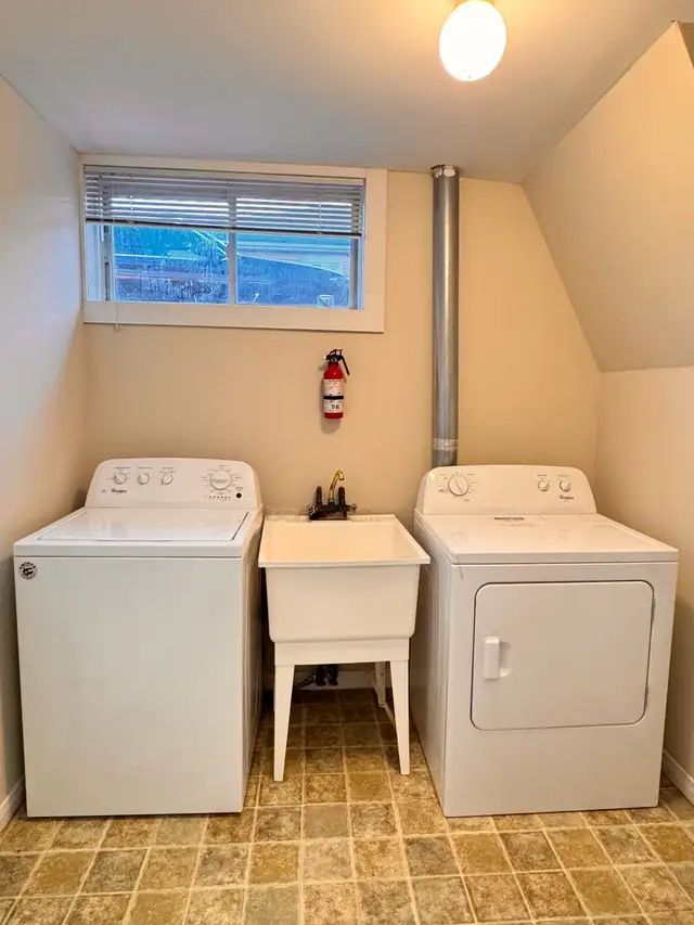 Bright Fully Renovated Lower Level 2Beds 1Bath 3Parkings in Long Term Rentals in Barrie - Image 9