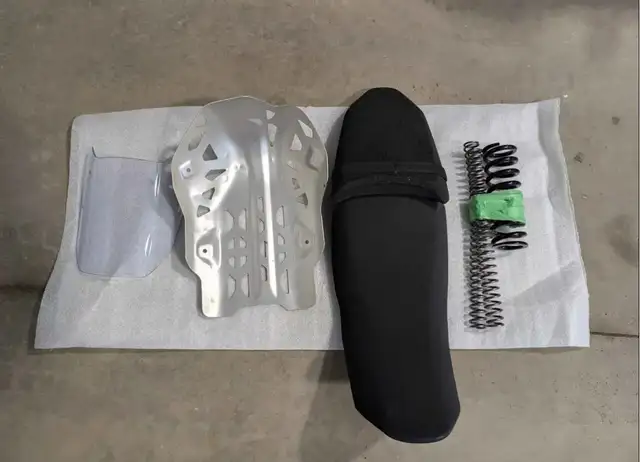 2018 YZ450FX and 2024 Yamaha T700 OEM Parts in Motorcycle Parts & Accessories in Renfrew - Image 2
