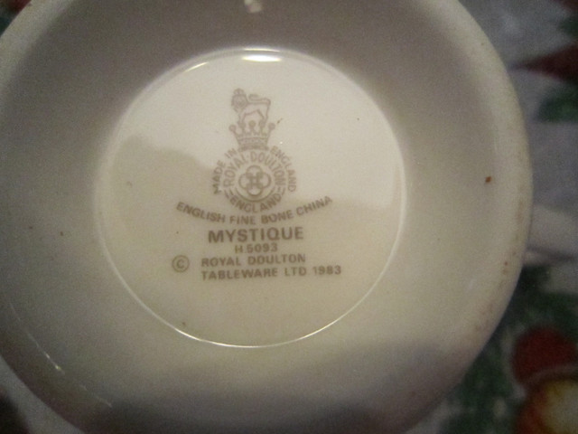 Royal Doulton MYSTIQUE fine bone china set in Arts & Collectibles in Edmonton - Image 3