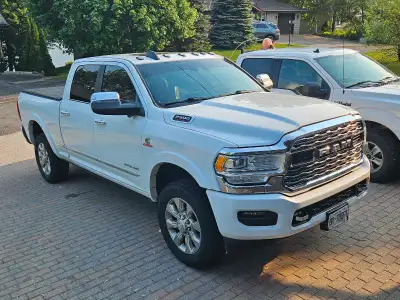 Magnificent 2019 RAM 2500 Limited, a beacon of power and luxury, 131300 kilometers on its robust Cum...