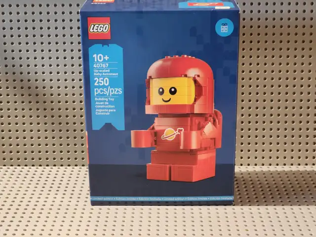 LEGO SPACE 40767 Up-scaled Baby Astronaut in Toys & Games in Longueuil / South Shore - Image 2