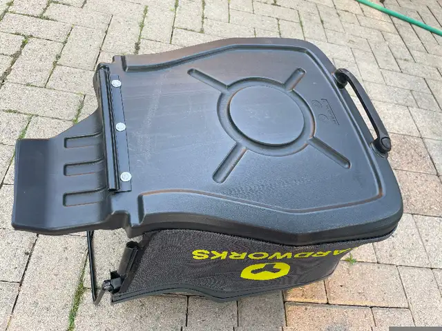 Yardworks Lawn Mower grass Bag & Frame replacement in Lawnmowers & Leaf Blowers in City of Toronto - Image 5