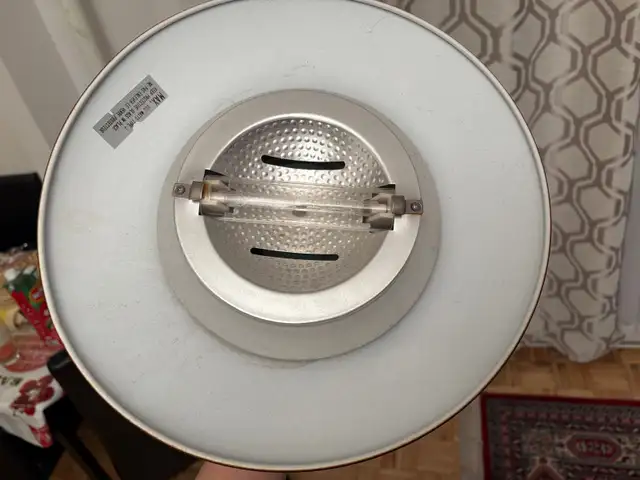Lampe sur pied noire/ Black floor lamp in Indoor Lighting & Fans in Laval / North Shore - Image 4