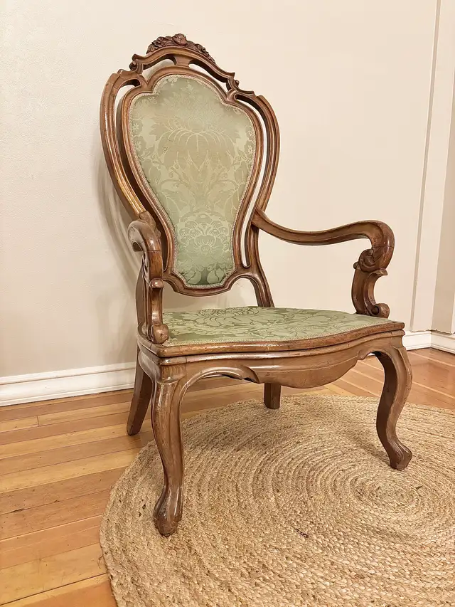 antique carved parlour chair in Chairs & Recliners in Nelson - Image 7