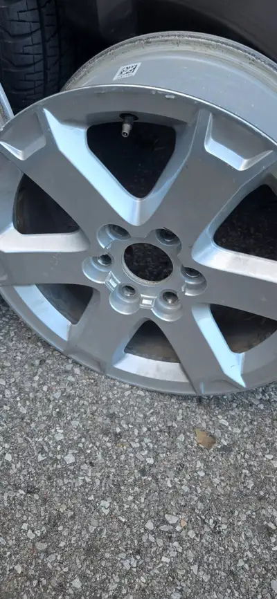 I am selling a set of 18" GMC. Acadia and it can fits chevy Traverse too. Asking $300. The bolt patt...