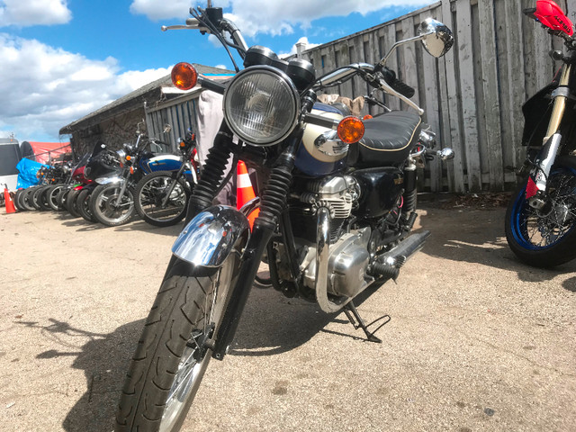 2001 Kawasaki W650 | Blue | All Original | Comes Certified in Street, Cruisers & Choppers in Mississauga / Peel Region - Image 2