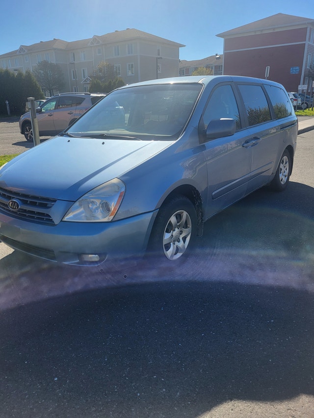 KIA SEDONA 2009 — photo 2