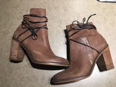 Ladies * FRANCO SARTO SHORT LEATHER BOOTS * Size 10M, View more