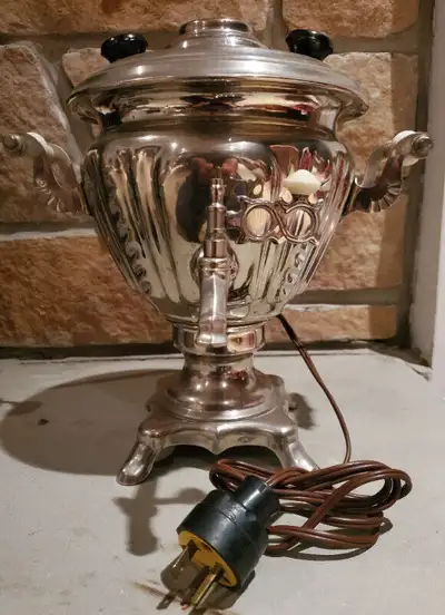 VINTAGE OLD USSR RUSSIAN METAL 12 INCHES TALL SAMOVAR, USED AS DECORATIVE PIECE.