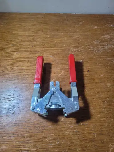 Manual bottle capper, View more