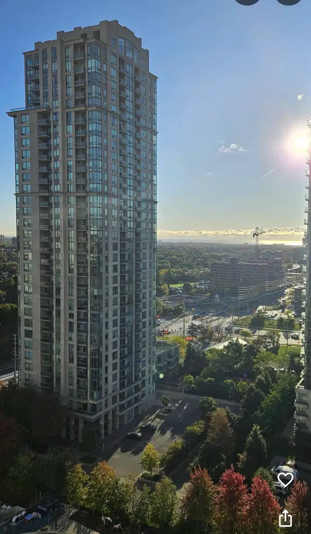 Roommate Pvt Den Room in Condo Sq 1 $600