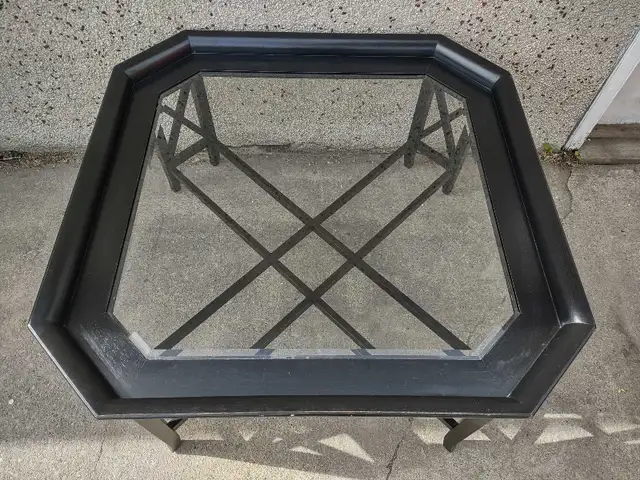MODERN COFFEE TABLE WITH A GLASS TOP GREAT SHAPE  in Coffee Tables in Calgary - Image 3