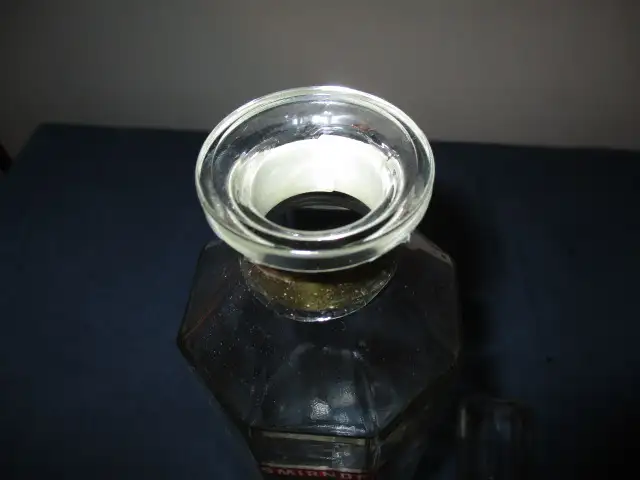 COLLECTIBLE SMIRNOFF VODKA BOTTLE-750 ML-DECANTER-SIGNATURE-RARE in Arts & Collectibles in Laval / North Shore - Image 7