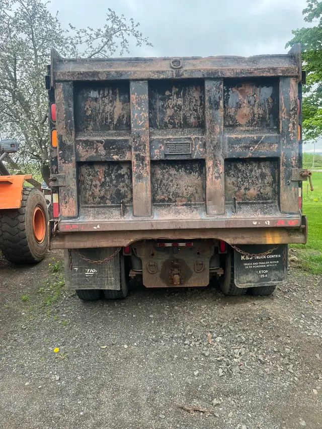 16’ Dump box (Beau Roc) in Heavy Trucks in Annapolis Valley - Image 4