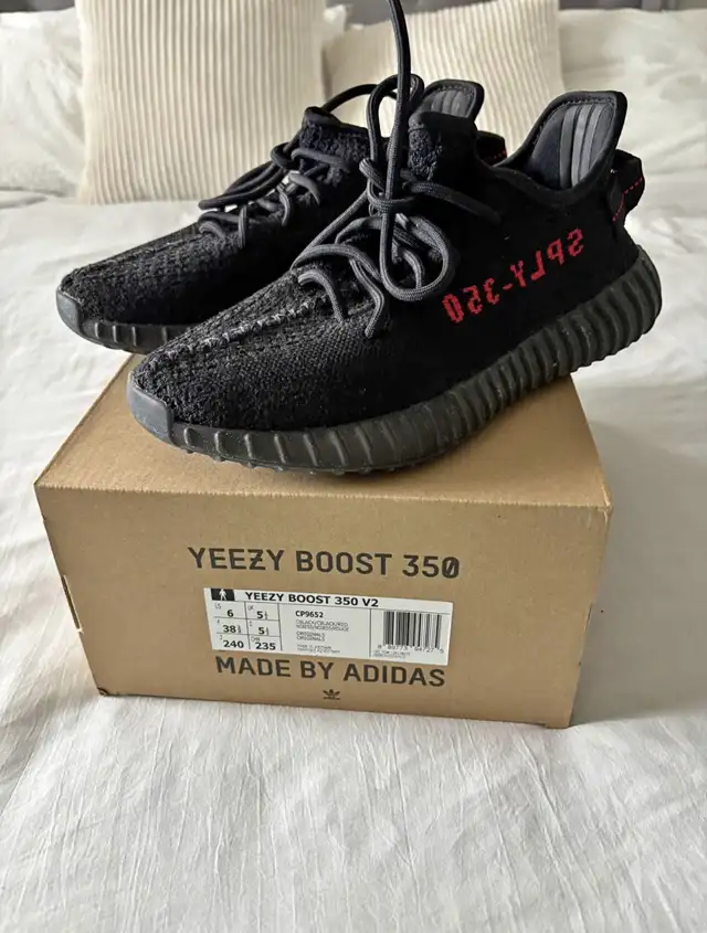 Adidas Yeezy Bost 350V2 in Men's Shoes in City of Toronto - Image 2