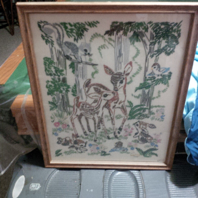 LOOK!FRAMED Crewel Embroidery of BAMBI and MOTHER  WALL HANGING dans Art et objets de collection  à Calgary - Image 4