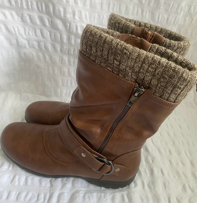 Women’s Taxi Brown Winter Boots, like new  in Women's - Shoes in City of Toronto - Image 2