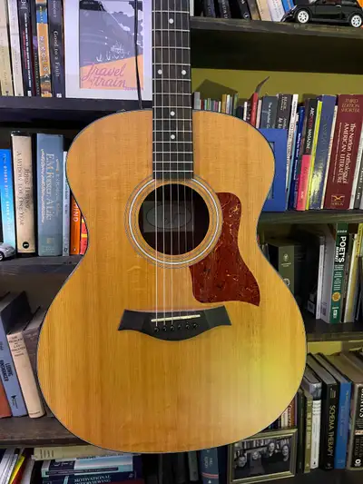 This used Taylor 114e acoustic-electric guitar offers a rich sound and comfortable playability. It's...