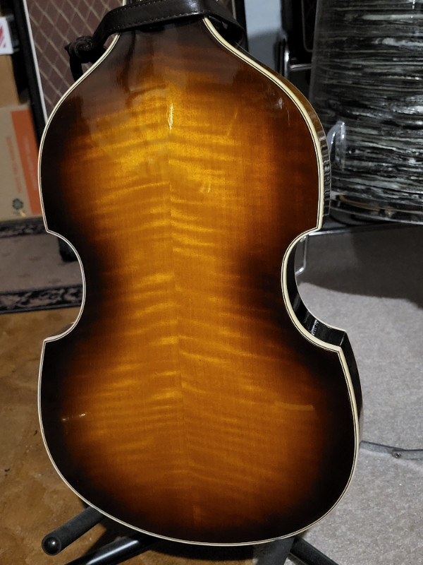 Hofner 1962 500/1 Reissue Beatle Violin Bass Guitar, Left Handed in Guitars in Mississauga / Peel Region - Image 4