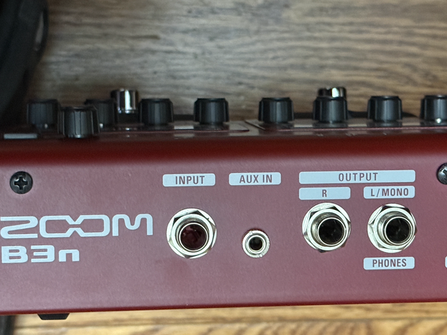 Zoom B3n Bass Multi-effects Processor in Amps & Pedals in Ottawa - Image 3