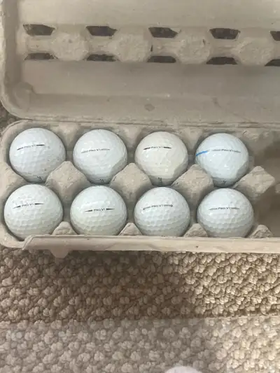 Titleist pro V1 golfballs (8 balls), View more
