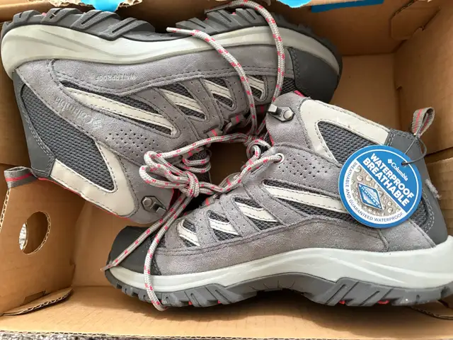 Hiking Boots - Women in Women's - Shoes in Calgary - Image 4