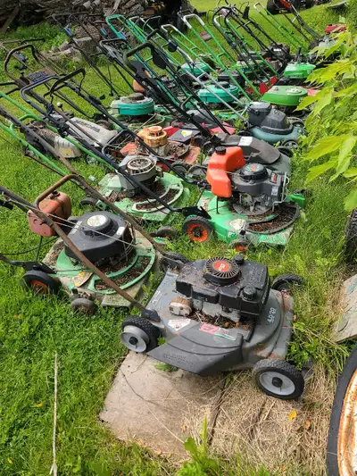 Lots of lawn mowers for sale Some might run but best used for parts $25/50 mower cash only. Txt or c...