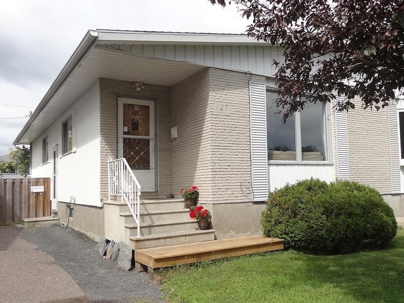 Available June 1st, 3 Bedroom House Long Term Rentals Thunder Bay