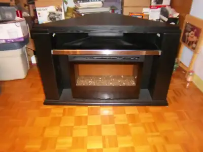 Beau meuble en coin avec foyer électrique, View more