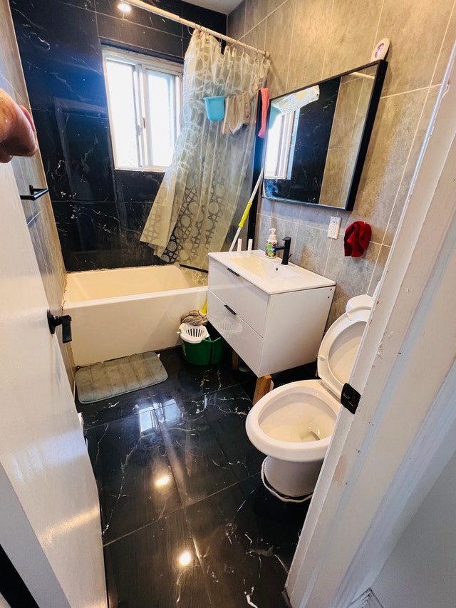 7904 Av. Querbes — photo 3