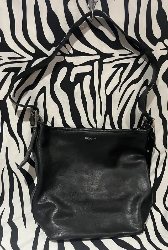 Vintage Coach Black Genuine Leather Bag in Women's - Bags & Wallets in City of Toronto - Image 2