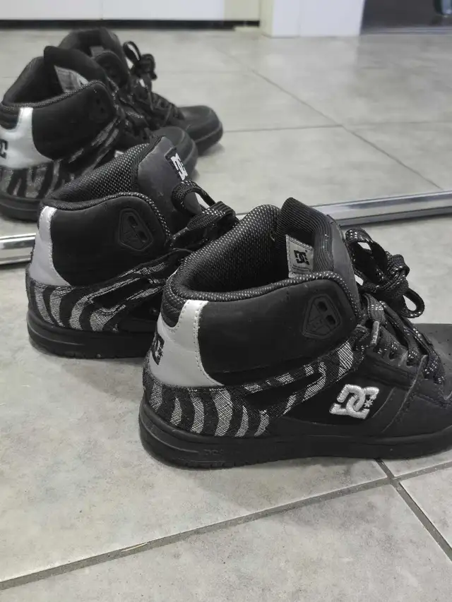 DC shoes in Women's - Shoes in Calgary - Image 2