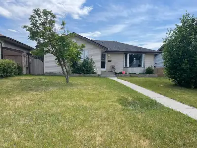 House is located in the beautiful and quiet neighbourhood of Forest Heights, close to all public tra...