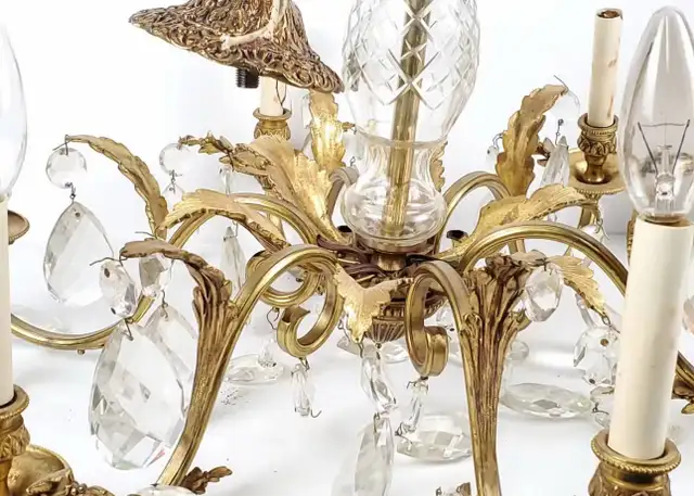 Bronze and crystal Chandelier in Indoor Lighting & Fans in Markham / York Region - Image 4