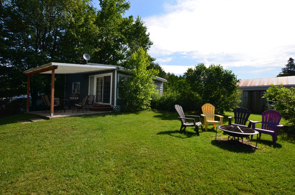 Chalet 2 chambres vue sur le lac à louer – Shefford (moyen terme | Long ...