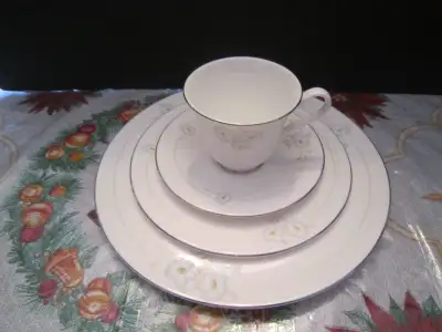 Fine bone china set, MYSTIQUE by Royal Doulton, View more
