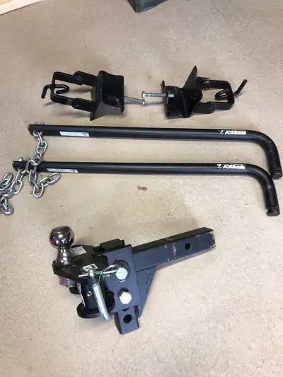 like new husky sway bar hitch asking 225 if you’re interested, call text or email 902-997-1565. Than...