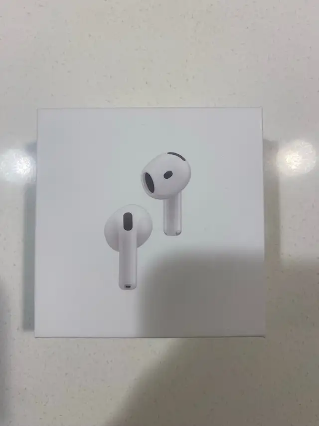 AirPods 4 with active noise cancellation 628543926132491225