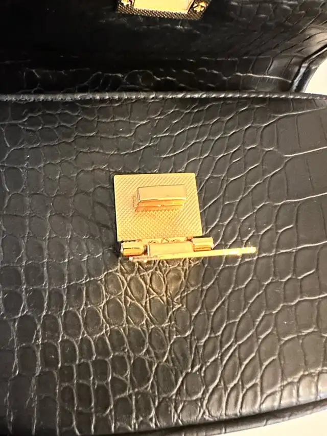 Black Faux Crocodile Shoulder Bag with Gold Chain Strap in Women's - Bags & Wallets in Barrie - Image 6