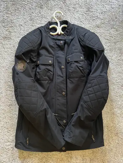 Belle veste / manteau de moto. Porté 2 à 3 fois. Super manteau en coton et mesh pour femme, taille M...