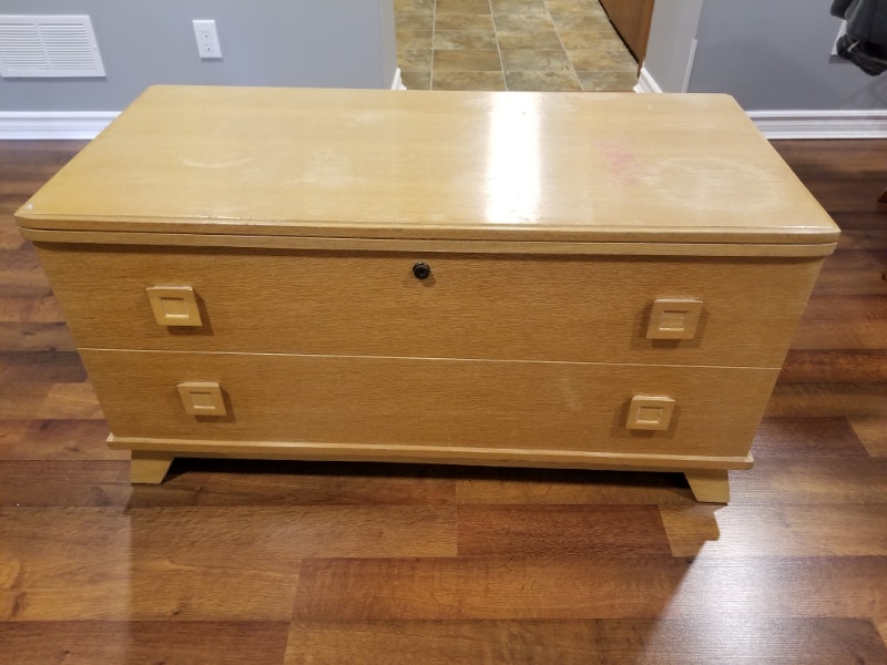 Antique Honderich Red Seal Cedar Chest/Blanket box ORILLIA Arts