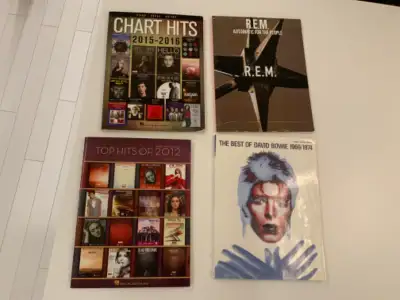 4 livres de musique populaire à vendre, View more
