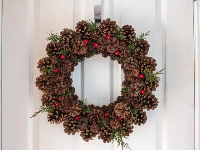 NEW 18" Pinecone Wreath64363194185089120
