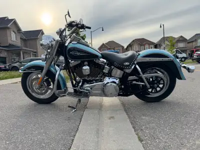 Harley-Davidson Heritage Softail Classic (FLSTC). EFI (Fuel Injection) Blue 96cu in (1584cc) Six Spe...
