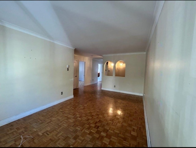Fully renovated 3 bedroom (5 ½), master with private powder room — photo 3