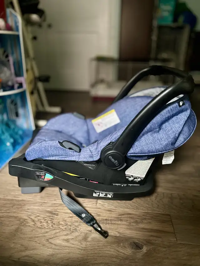 Evenflo Car Seat in Strollers, Carriers & Car Seats in Kitchener / Waterloo - Image 3
