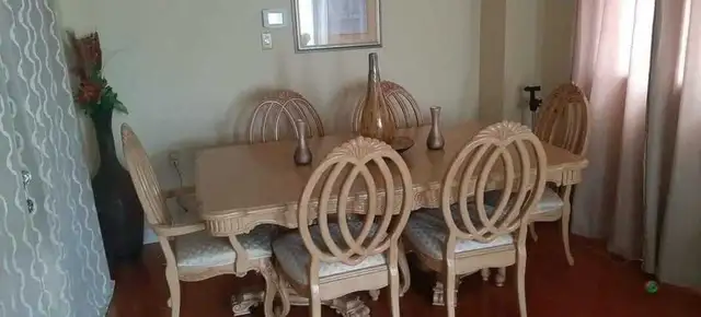 dining table with 6 chairs solid wood in Dining Tables & Sets in Mississauga / Peel Region - Image 5